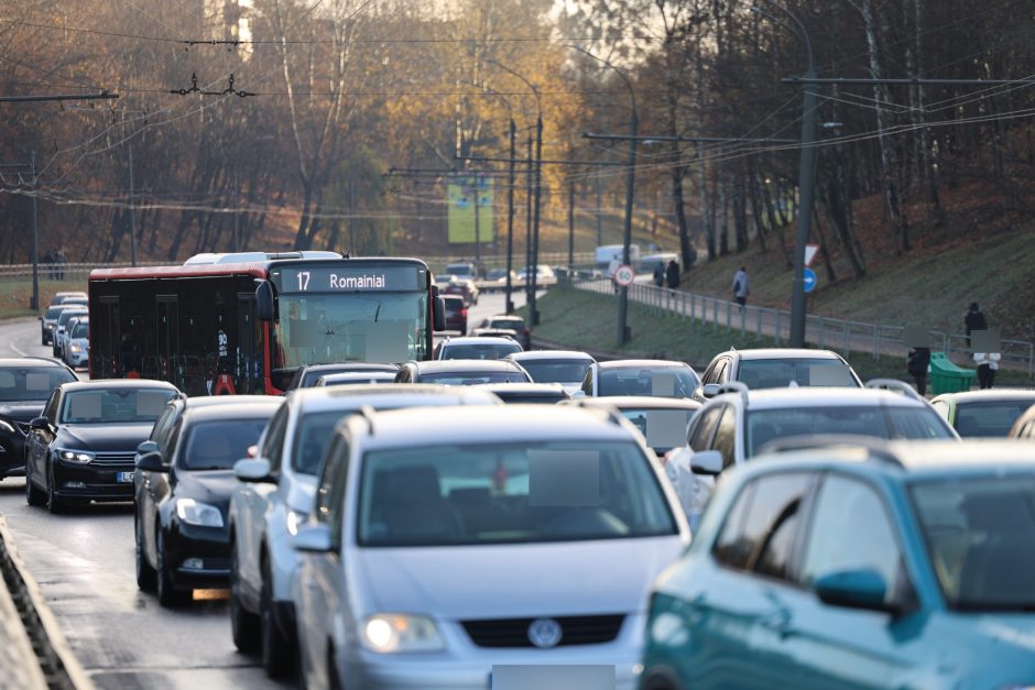 Kauno gatvėse – sudėtinga situacija: vėluoja viešasis transportas