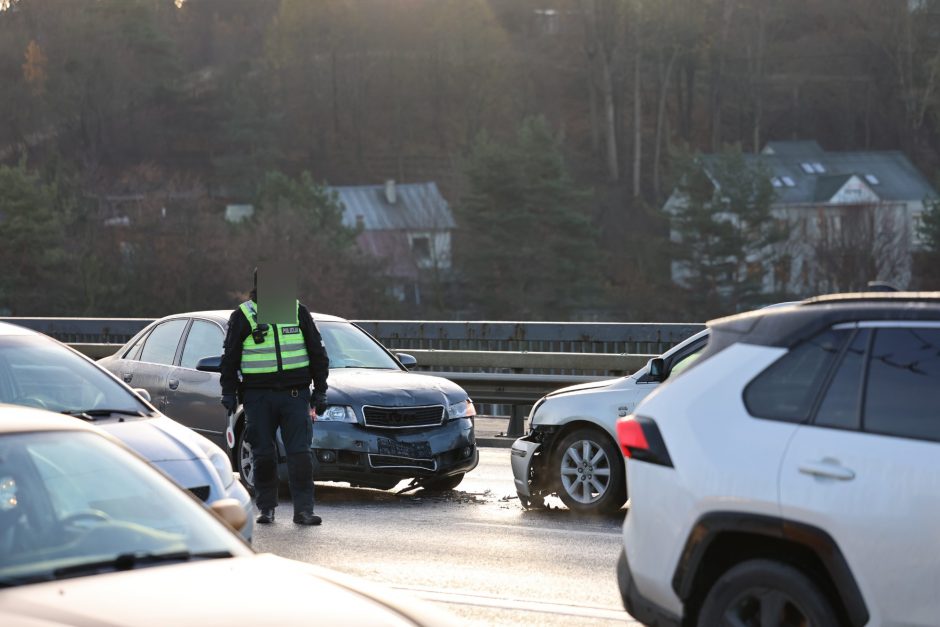 Kauno gatvėse – sudėtinga situacija: vėluoja viešasis transportas