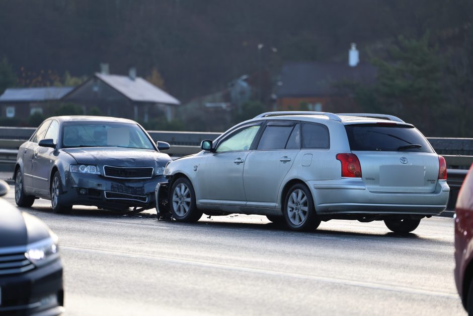 Kauno gatvėse – sudėtinga situacija: vėluoja viešasis transportas