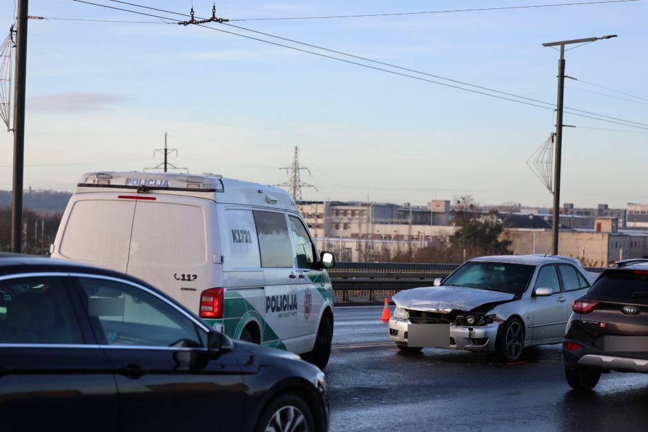 Kauno gatvėse – sudėtinga situacija: vėluoja viešasis transportas