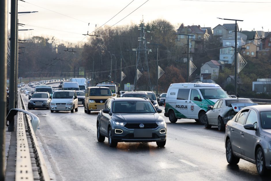 Kauno gatvėse – sudėtinga situacija: vėluoja viešasis transportas