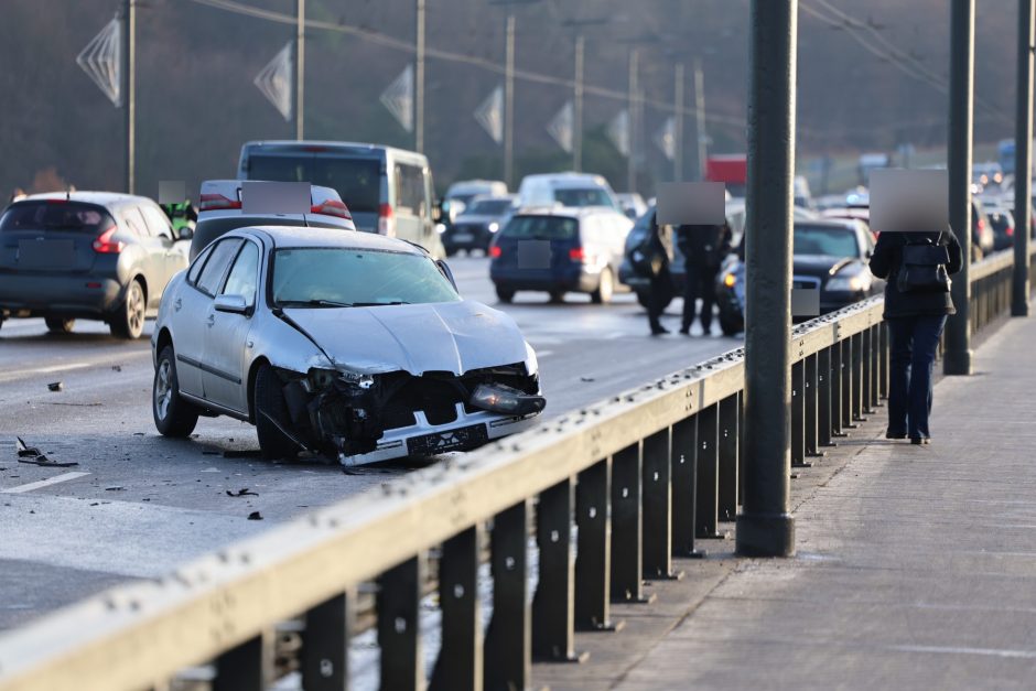 Kauno gatvėse – sudėtinga situacija: vėluoja viešasis transportas