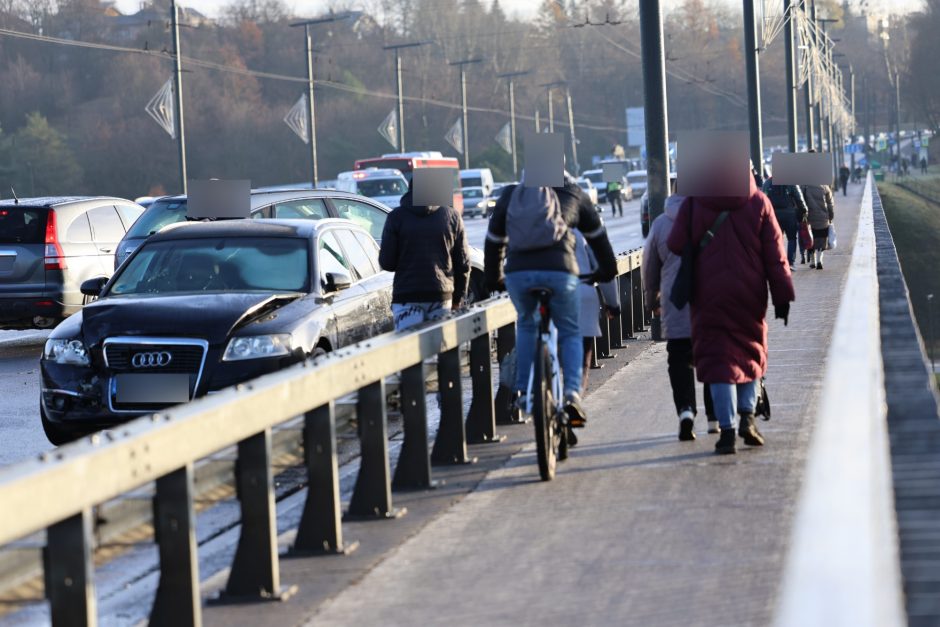 Kauno gatvėse – sudėtinga situacija: vėluoja viešasis transportas