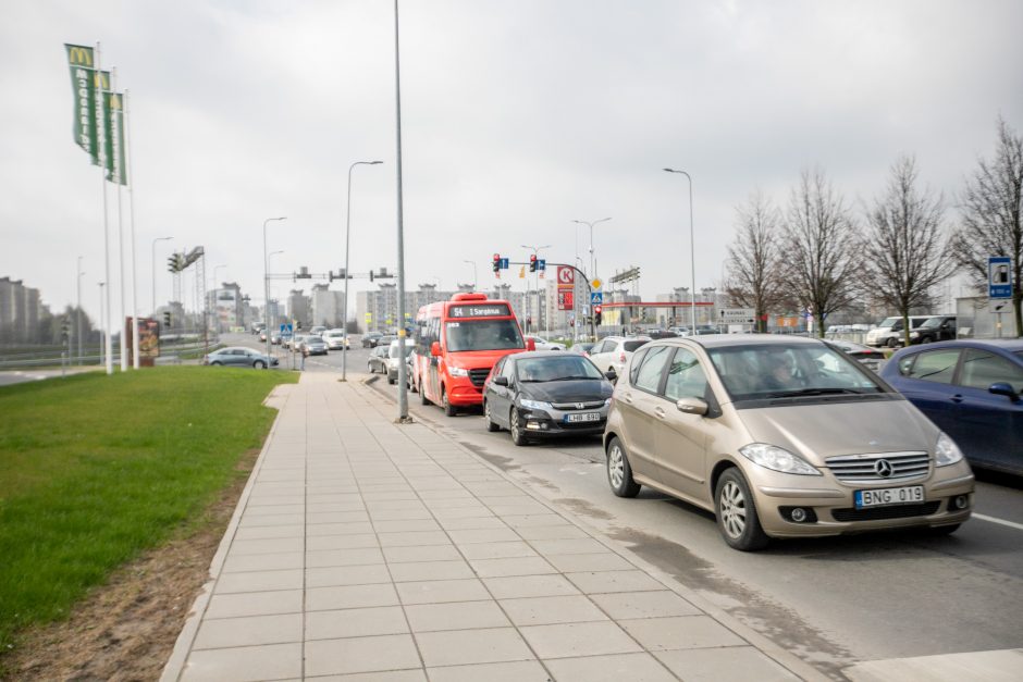 Savivaldybė apie automobilių spūstis prie „McDonald‘s“: ieškoma sprendimų