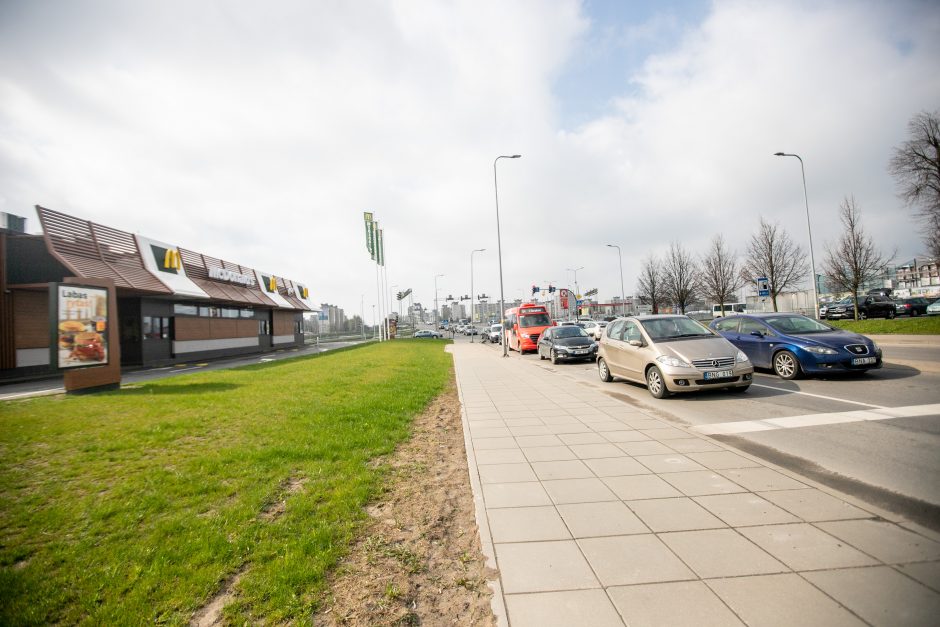 Savivaldybė apie automobilių spūstis prie „McDonald‘s“: ieškoma sprendimų