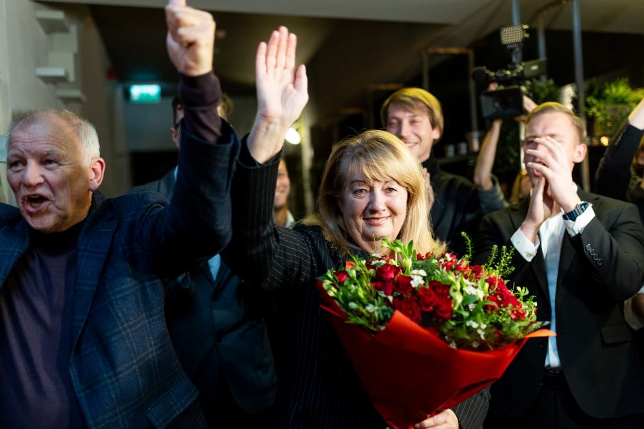 Partijos laimėjimas V. Blinkevičiūtei ir džiugus, ir apkartęs: šiandien su niekuo nesibučiuosiu