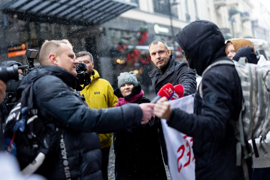 Vilniuje – maždaug dviejų dešimčių baltarusių protestas: norime, kad „vatnikų“ pelkė plėstųsi?