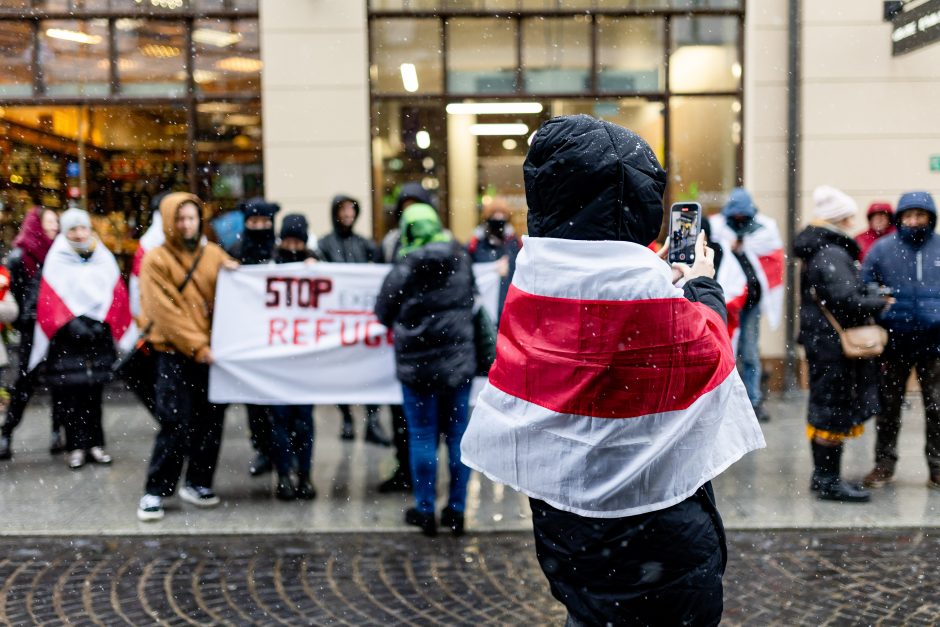 Vilniuje – maždaug dviejų dešimčių baltarusių protestas: norime, kad „vatnikų“ pelkė plėstųsi?