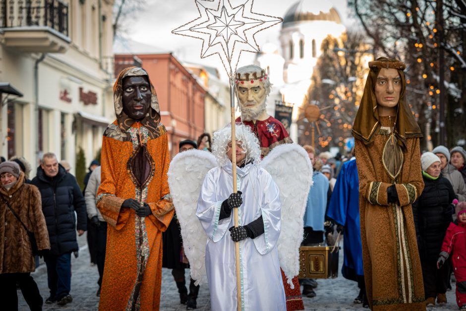 Trijų Karalių šventėje Kaune – iškilminga eisena, dainos ir šokiai iki nakties