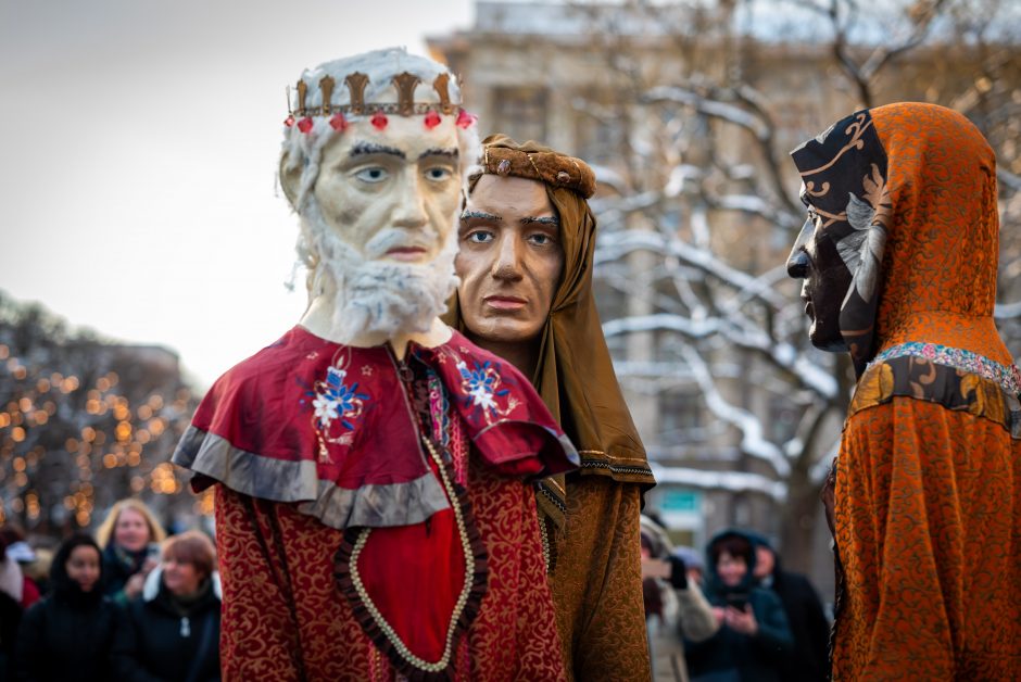 Trijų Karalių šventėje Kaune – iškilminga eisena, dainos ir šokiai iki nakties