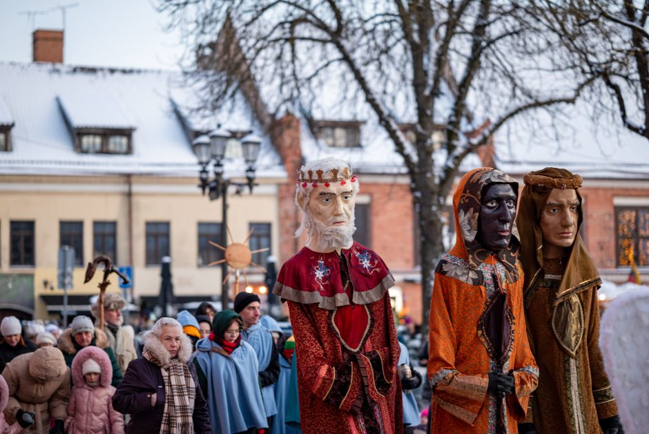 Trijų Karalių šventėje Kaune – iškilminga eisena, dainos ir šokiai iki nakties