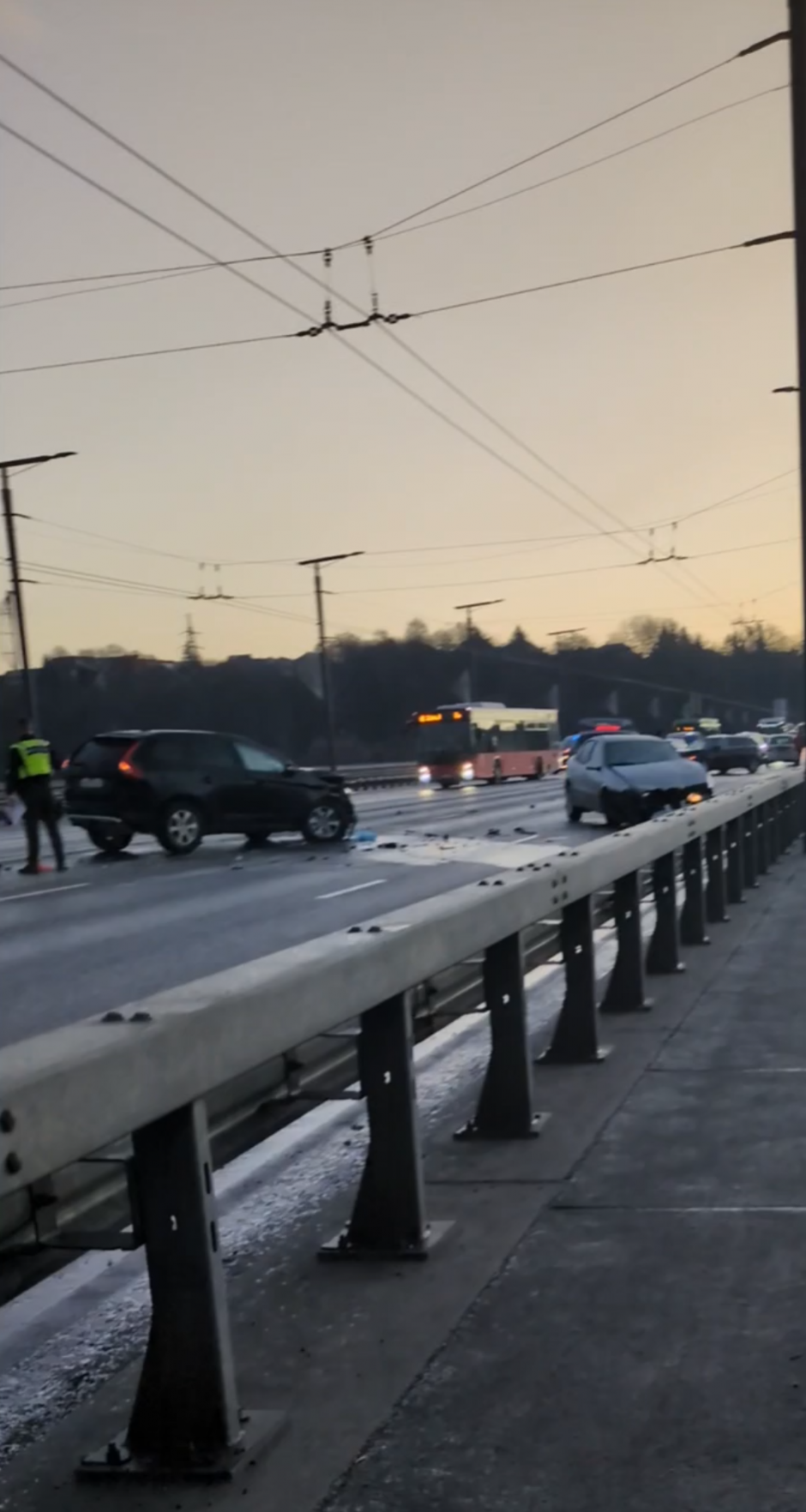 Kauno gatvėse – sudėtinga situacija: vėluoja viešasis transportas