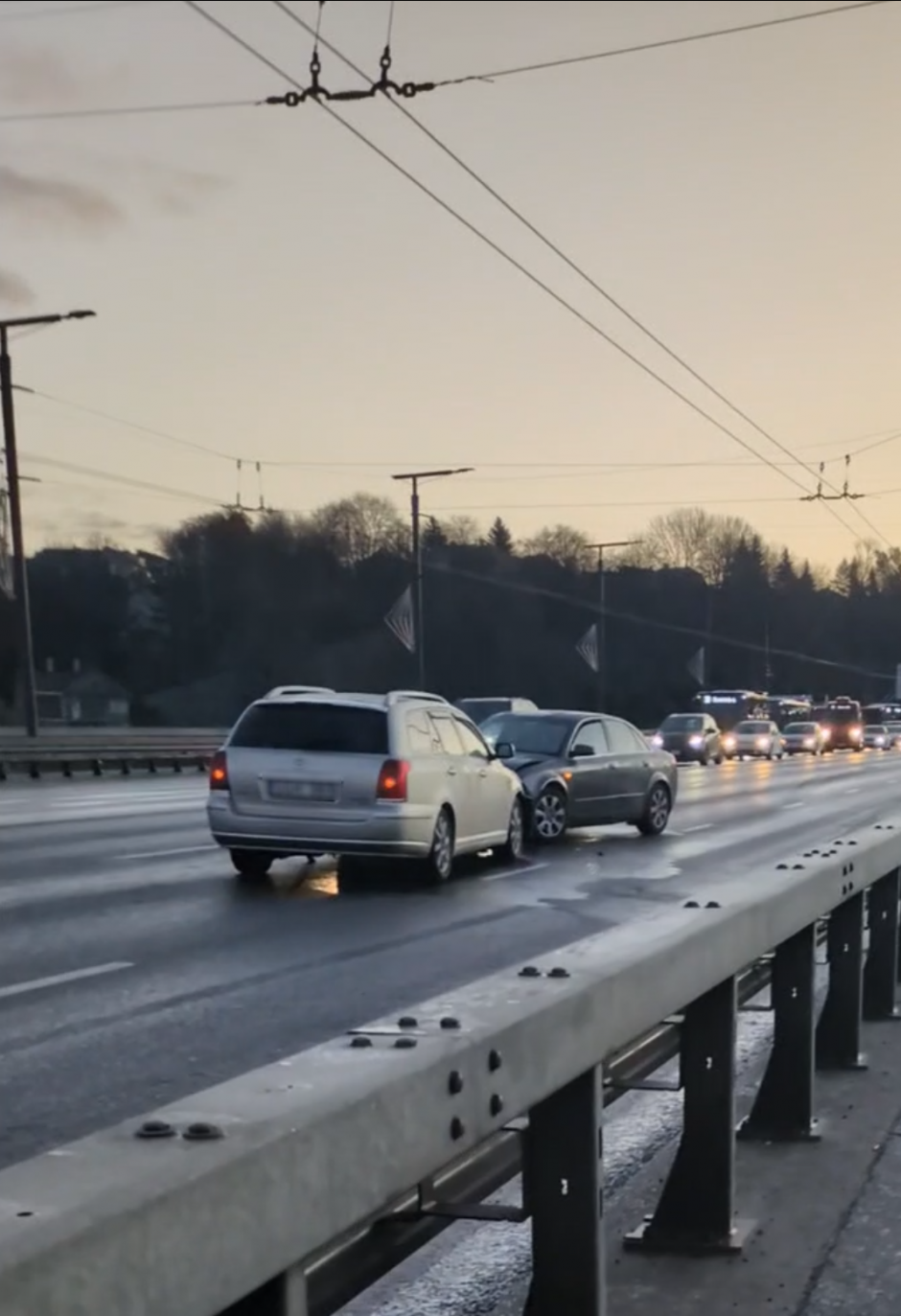 Kauno gatvėse – sudėtinga situacija: vėluoja viešasis transportas