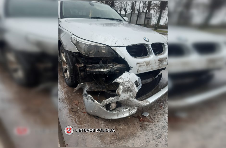 Aštuonis kartus teistas jaunuolis negalėjo ramiai praeiti pro BMW: nusprendė jį padegti