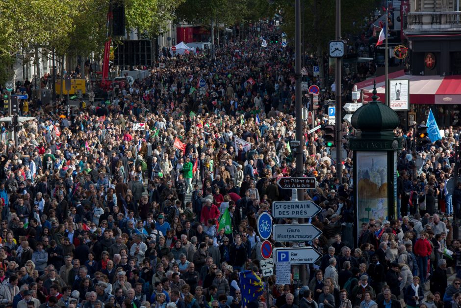 Paryžiuje protestuota prieš pagalbinio apvaisinimo galimybę vienišoms moterims