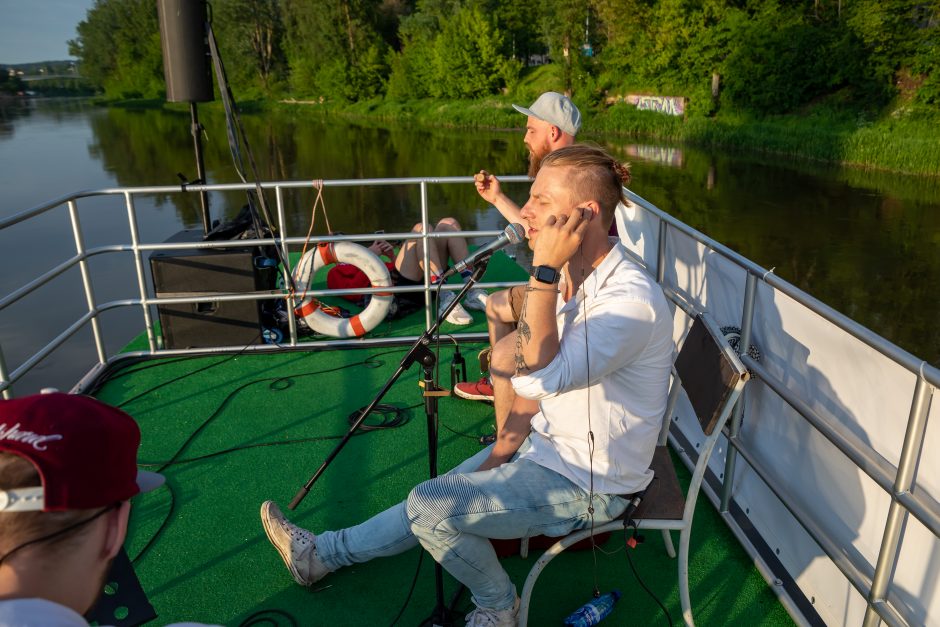 J. Lapatinskas pristato naują kūrinį: už dainos gimimą esu dėkingas savo žmonai