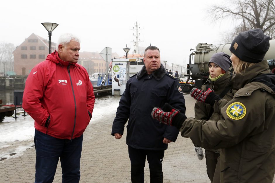 Ugniagesiai nuo ryto pluša užterštoje Danės upėje