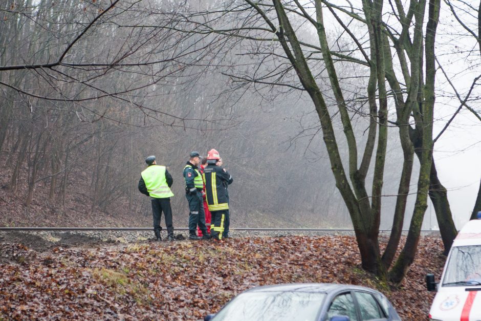 Geležinkeliečiai Kaune atkasė artilerijos sviedinį