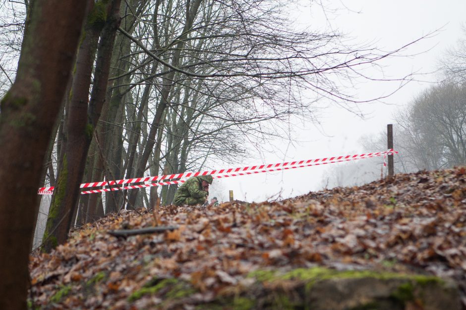 Geležinkeliečiai Kaune atkasė artilerijos sviedinį