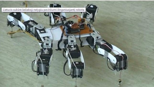 Lietuvis sukūrė šešiakojį nelygiu paviršiumi žingsniuojantį robotą