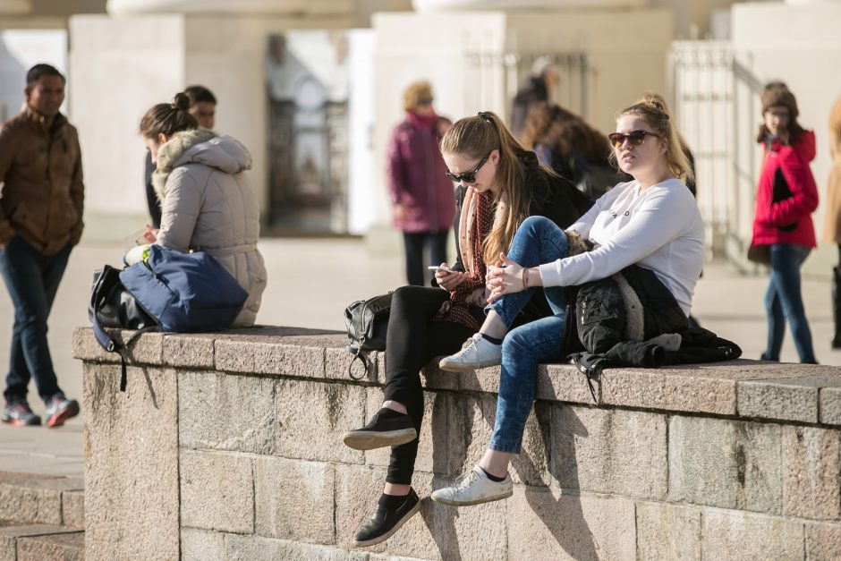 Verslininkai apie pašalpinį jaunimą: jau darosi nebenormalu