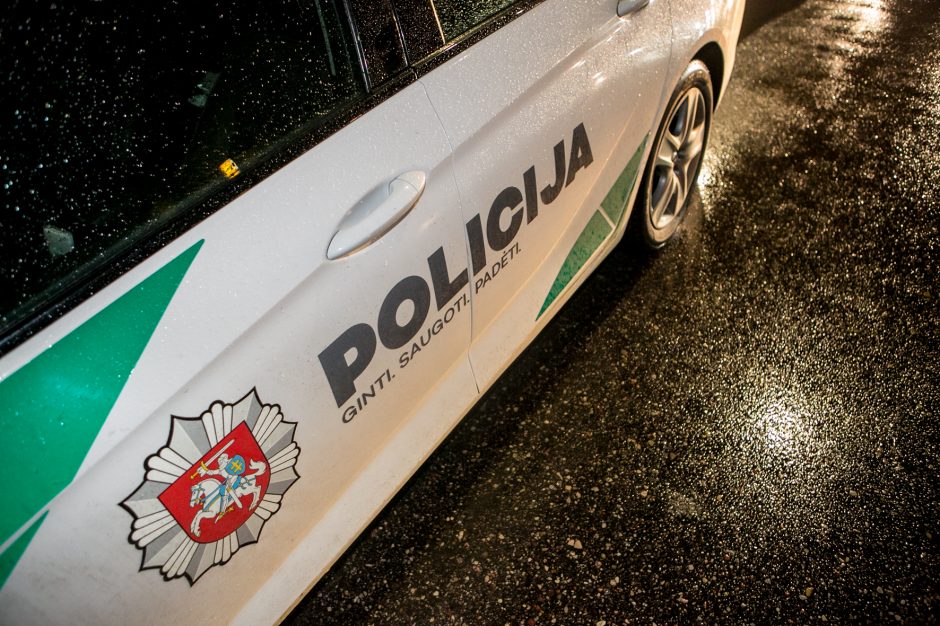 Policija stabdo įvažiuojančius į Kauną: tenka laukti eilėse, o kai kam – ir apsisukti