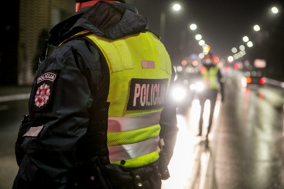 Policija stabdo įvažiuojančius į Kauną: tenka laukti eilėse, o kai kam – ir apsisukti