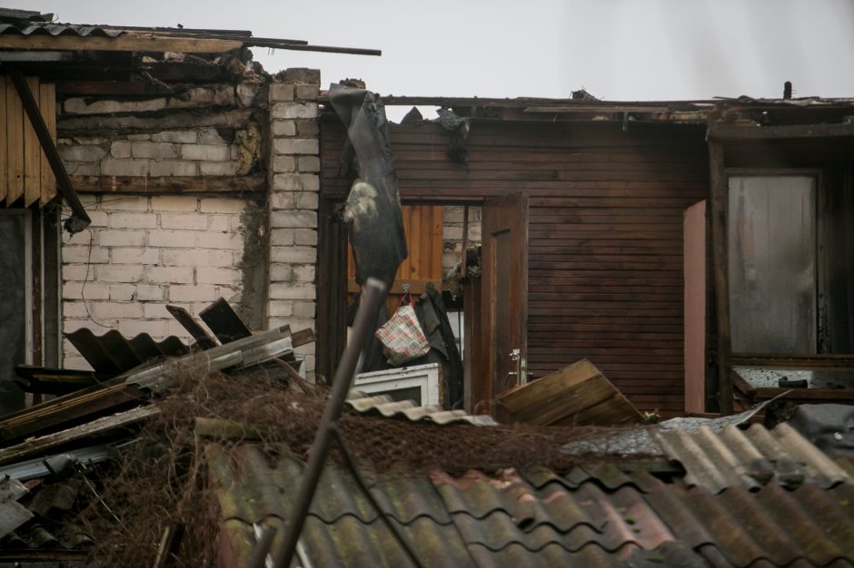 Naktinis gaisras Kaune: iš liepsnų išgelbėti du žmonės ir šuo