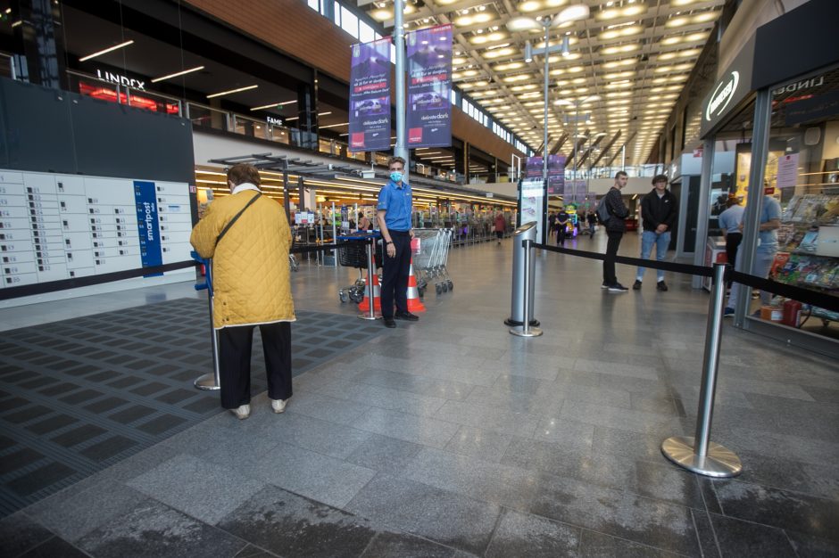 Pirmoji masinių ribojimų diena: aistros dėl sąskaitų, močiutės ir teisės pasirinkti