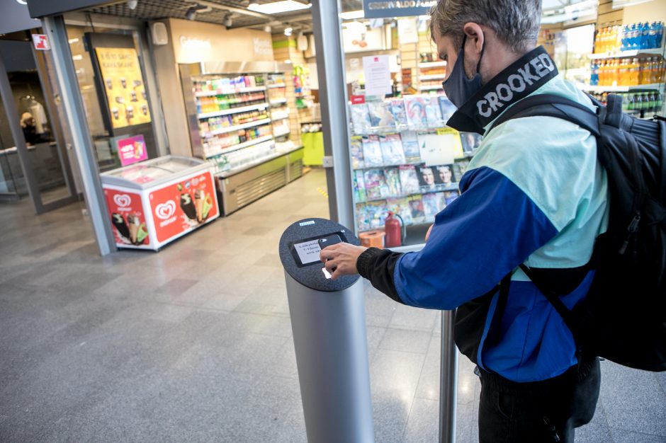 Pirmoji masinių ribojimų diena: aistros dėl sąskaitų, močiutės ir teisės pasirinkti