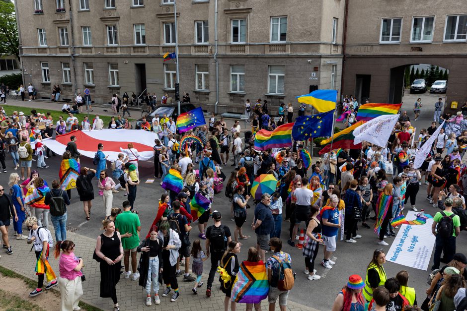 „Vilnius Pride 2023“: į minią vos neįsirėžė automobilis