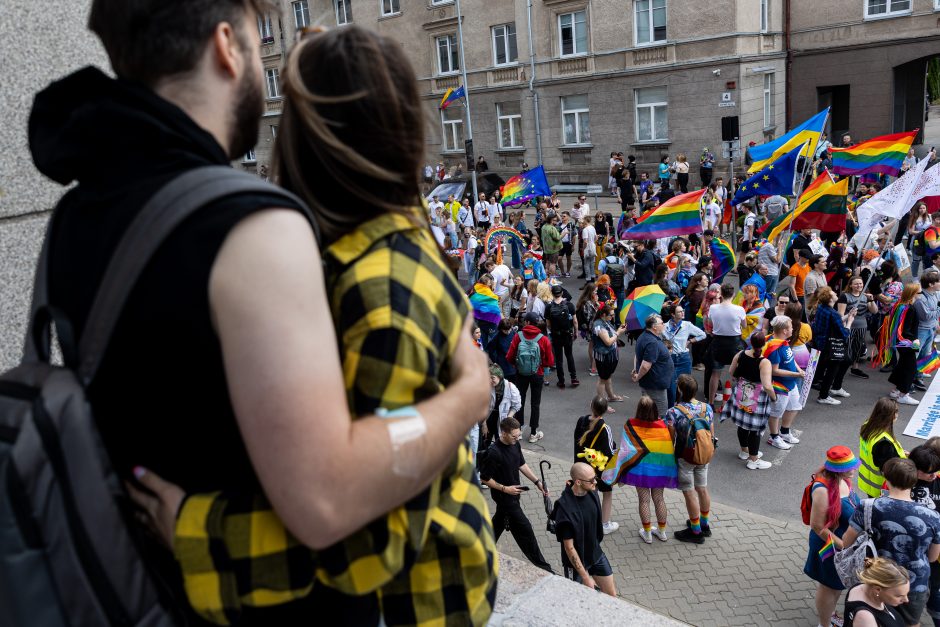 „Vilnius Pride 2023“: į minią vos neįsirėžė automobilis