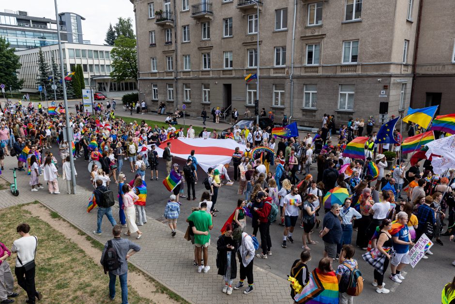 „Vilnius Pride 2023“: į minią vos neįsirėžė automobilis