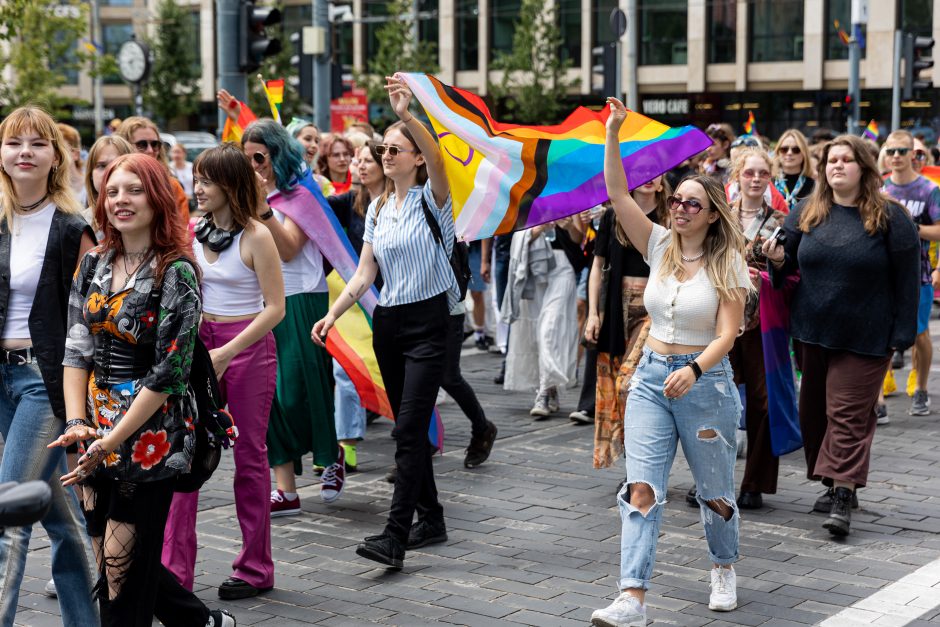 „Vilnius Pride 2023“: į minią vos neįsirėžė automobilis