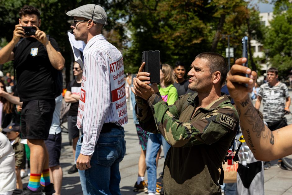 „Vilnius Pride 2023“: į minią vos neįsirėžė automobilis