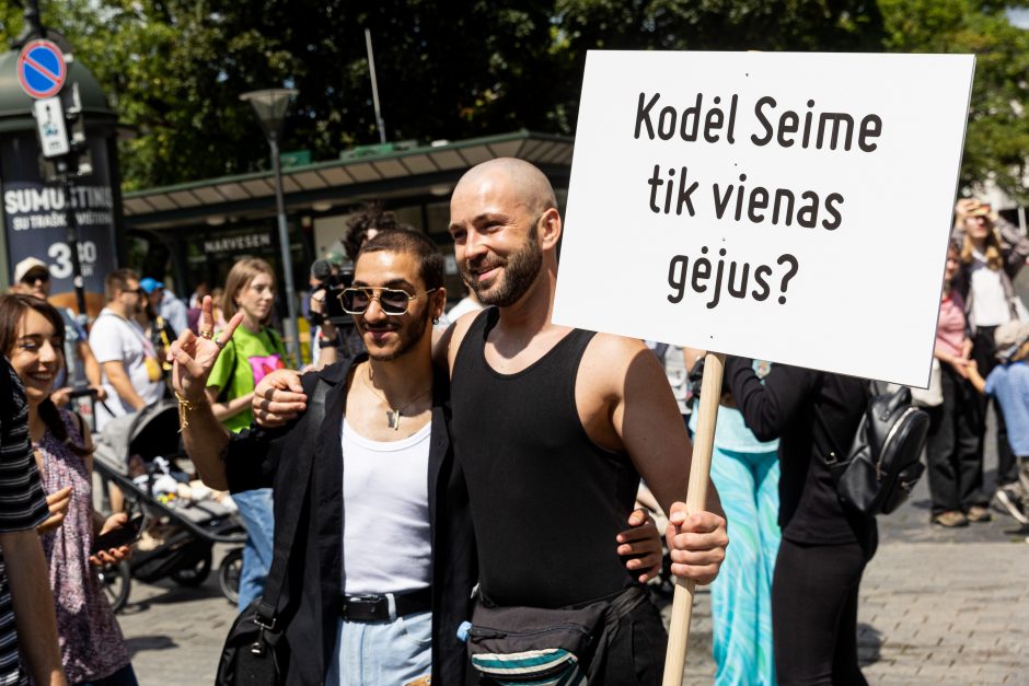 „Vilnius Pride 2023“: į minią vos neįsirėžė automobilis