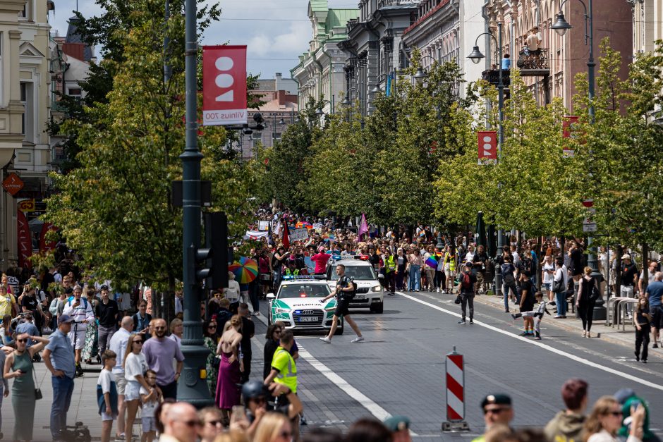 „Vilnius Pride 2023“: į minią vos neįsirėžė automobilis