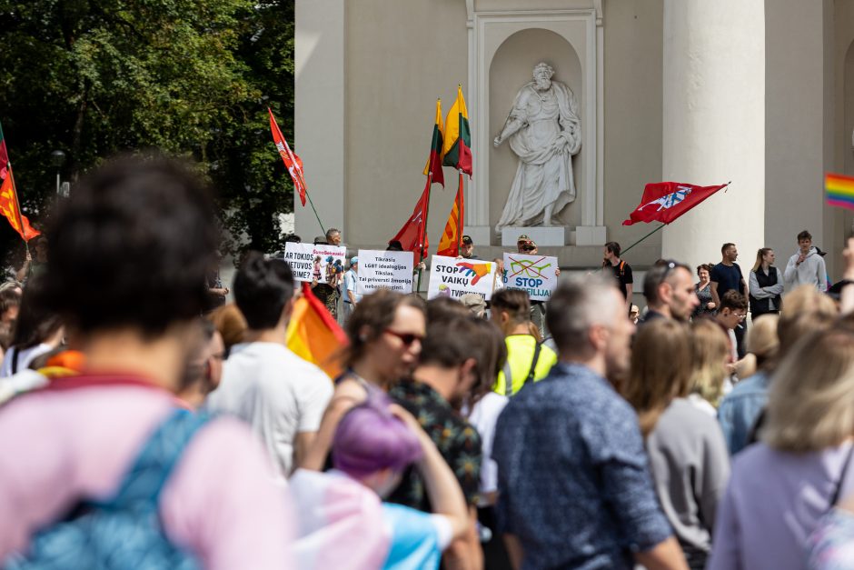 „Vilnius Pride 2023“: į minią vos neįsirėžė automobilis