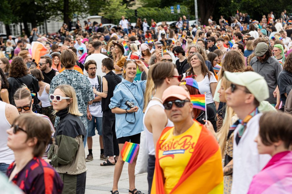 „Vilnius Pride 2023“: į minią vos neįsirėžė automobilis