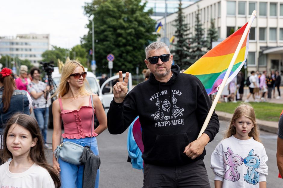 „Vilnius Pride 2023“: į minią vos neįsirėžė automobilis