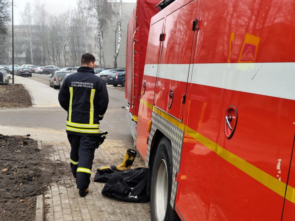 Į mokyklą atneštas įtartinas vokas sukėlė sumaištį: jos vadovė pakomentavo vieną iš galimų versijų