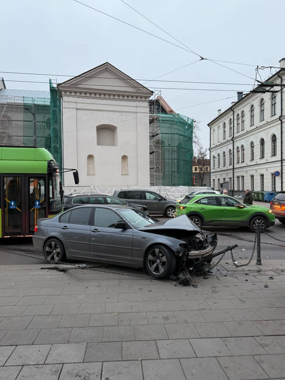 Masinė avarija Birštono gatvėje visiškai paralyžiavo eismą