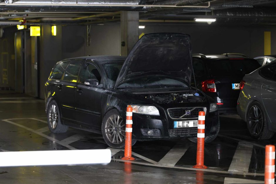 Pavojinga situacija: Kauno autobusų stoties požeminėje aikštelėje kilo gaisras