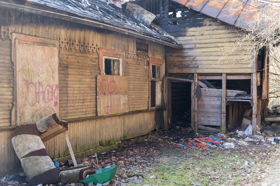 Šokiruojantis radinys stočių rajone: gimdyvė su kūdikiu aptikti klaikioje benamių landynėje