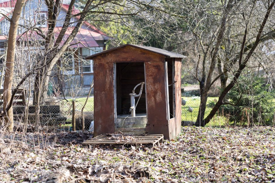 Šokiruojantis radinys stočių rajone: gimdyvė su kūdikiu aptikti klaikioje benamių landynėje