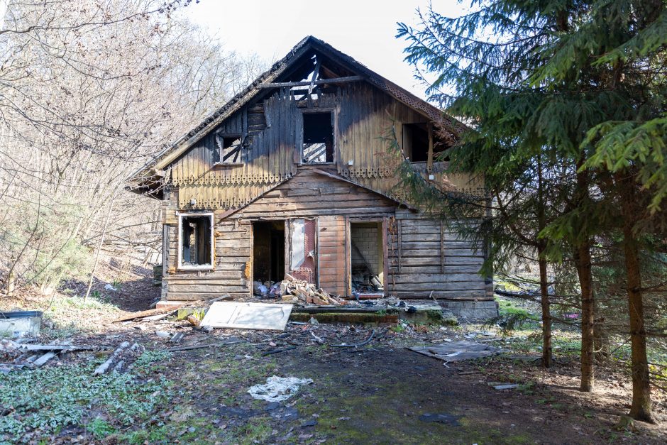 Šokiruojantis radinys stočių rajone: gimdyvė su kūdikiu aptikti klaikioje benamių landynėje