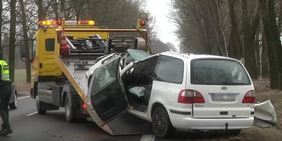 Po kraupios avarijos užvirtus medžiui: renkama parama našlaičiais likusiems penkiems vaikams