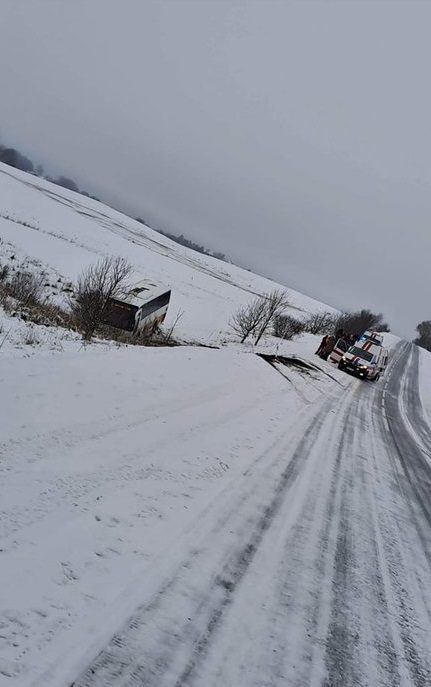 Žiema parodė savo nagus: Žemaitijoje apsivertė iš Kauno išvykęs maršrutinis autobusas (papildyta)