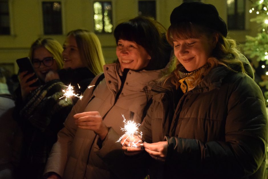 Teatro aikštėje – džiaugsmingas Naujųjų metų sutikimas 