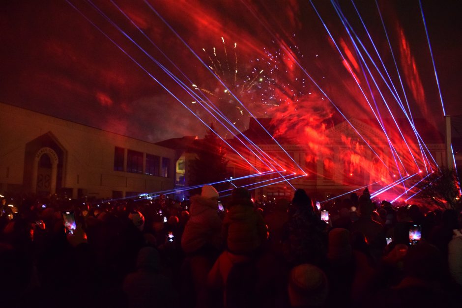 Teatro aikštėje – džiaugsmingas Naujųjų metų sutikimas 